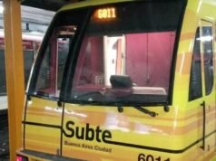 Metrodelegados liberan molinetes en la línea B y amenazan con más protestas