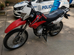 SAN PEDRO : La policía recuperó una moto robada que había sido abandonada en un asentamiento.
