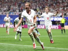Anthony Gordon elogia a Messi y lo considera el mejor de la historia