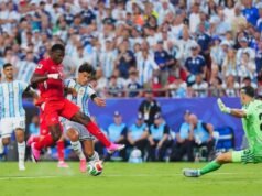 La insólita expulsión de Breel Embolo en el duelo ante Argentina