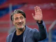 Murat Yakin, el hijo de inmigrantes que lleva a Suiza a cuartos de final tras 72 años