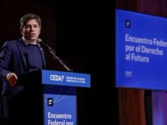 Kicillof impulsa el Movimiento Derecho al Futuro con un plenario nacional