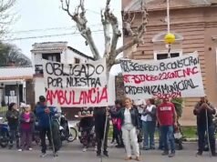 SAN PEDRO / VIDEO / VECINOS DE VUELTA DE OBLIGADO Y CASTRO SE MOVILIZAN FRENTE AL MUNICIPIO.