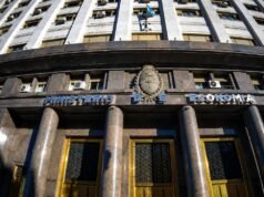 Fiscalía exige identificar a funcionarios del dólar oficial durante el cepo