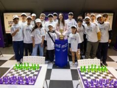 La campeona Candela Francisco brilla en el Subte con la Copa Emova
