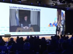 Milei critica a Kicillof en IDEA: ‘Debatir con un comunista es casi insultante’