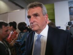 Rossi critica el proyecto de Defensa del Gobierno como una trampa para la seguridad nacional