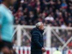 San Lorenzo evalúa el futuro de Pipo Gorosito tras la caída ante Instituto