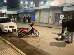 SAN PEDRO : Un motociclista fue trasladado al hospital tras chocar contra un auto estacionado.
