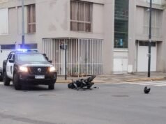 Accidente en Chacarita: un joven herido tras choque entre moto y auto