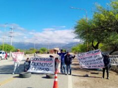 Artesanos de Catamarca cortan ruta en reclamo a minera estatal