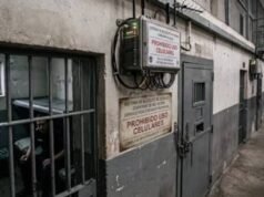 Dos reclusos imputados por tomar rehén a guardia en Mendoza