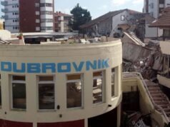Familias rinden homenaje a las víctimas del colapso del Hotel Dubrovnik en Villa Gesell