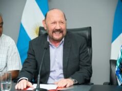 “Gildus”: el videojuego en honor a Gildo Insfrán en el que pelea contra un león con motosierra
