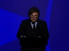 Milei lanza duras críticas a periodistas en evento de la Fundación Faro