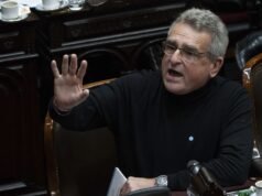 Rossi critica el DNU del Gobierno por permitir la ‘venta’ de la ciudadanía argentina