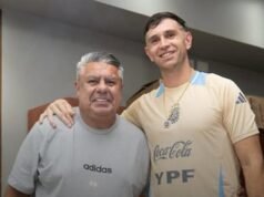 Tapia envía su apoyo al Dibu Martínez tras su operación